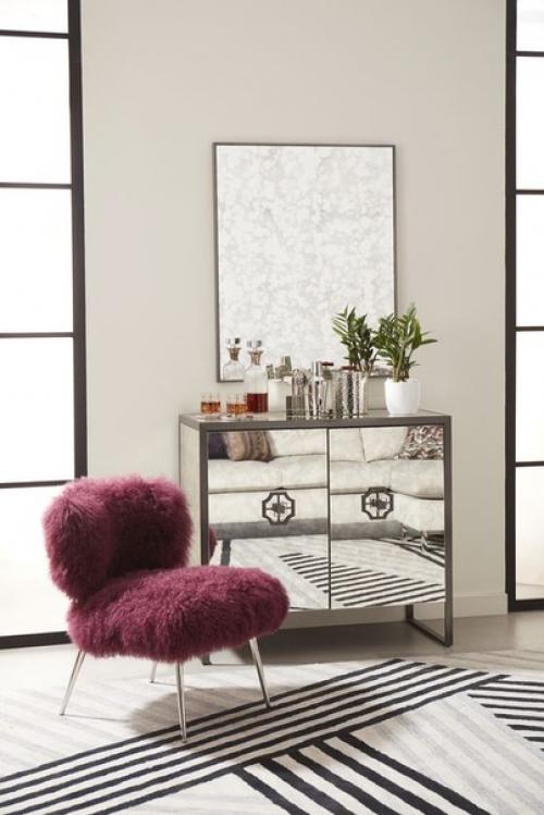 За последние несколько лет дизайнеры стали чаще использовать мебель из искусственного меха в авторских проектах. 05