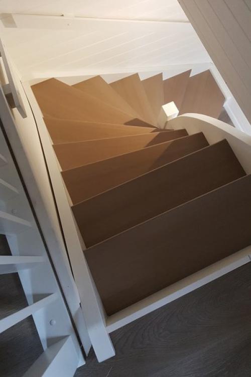 Комбинированная лестница из лиственницы и сосны. 04