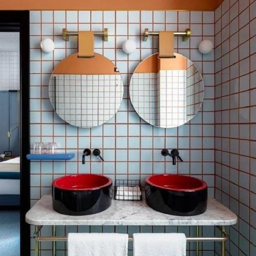 Классный способ добавить красок в ванной комнате - цветная затирка. 01