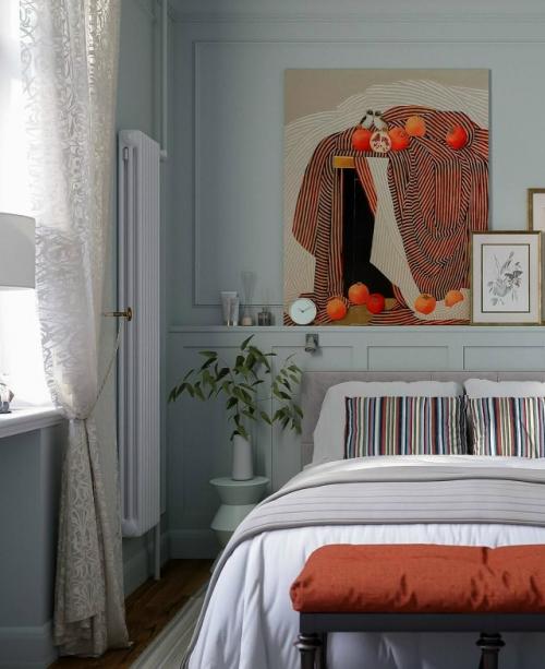 Интерьер сочетает классическую основу и современные акценты, создавая пространство, в котором легко жить, творить и отдыхать. 02