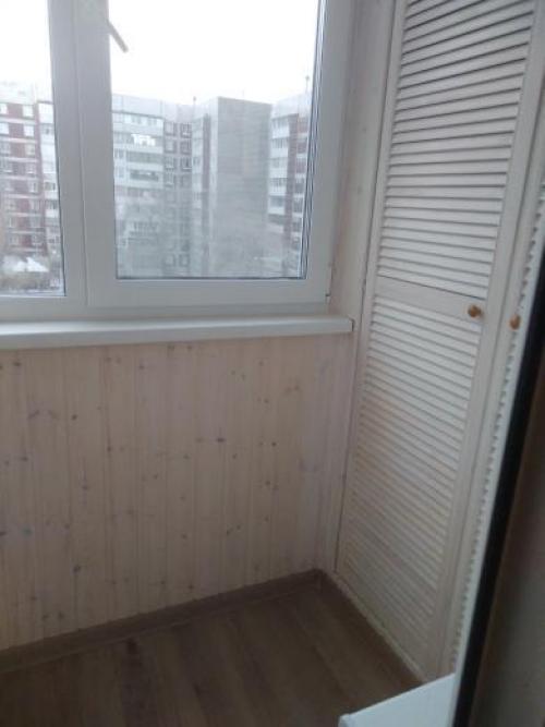 Отделка балкона, обшивка вагонкой и покраска пропиткой. 05