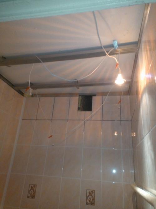 Осталась без маникюра но сделала сама ванную комнату. 05