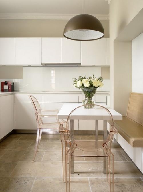 Прозрачная мебель визуально расширяет пространство так же как зеркальная. 03