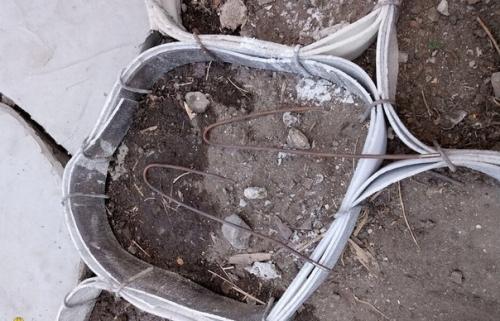 Жена высмотрела в интернете, как сделать плитку в форме камней своими руками. 01