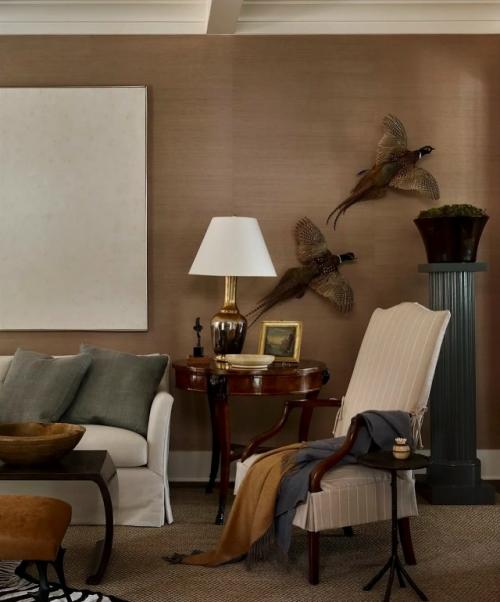 Домашний уютный интерьер, пропитанный теплом и воспоминаниями прошлого, словно тихо сопротивляется спешке внешнего мира. 05