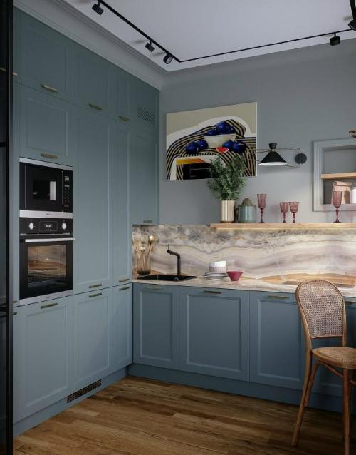 Интерьер сочетает классическую основу и современные акценты, создавая пространство, в котором легко жить, творить и отдыхать. 09