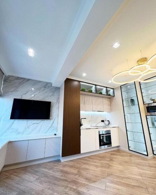 Кухня совмещенная с гостиной после капитального ремонта. 08