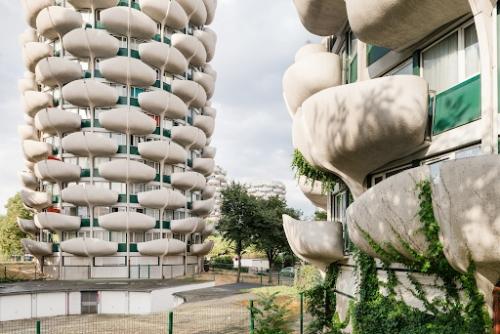 На окраинах Парижа есть необычный район жилых домов, выполненных в футуристическом стиле. 01