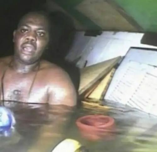 Корабельный повар больше двух дней на дне океана выживал.

