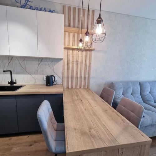 Можем показать вот такую кухню. 02