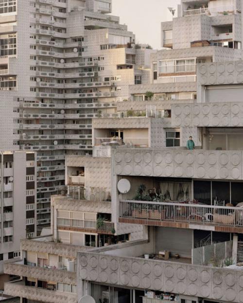 На окраинах Парижа есть необычный район жилых домов, выполненных в футуристическом стиле. 04