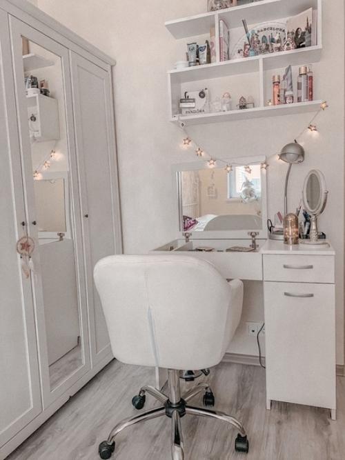 Вот такой уютный ремонт у нас в комнате дочери получился. 02