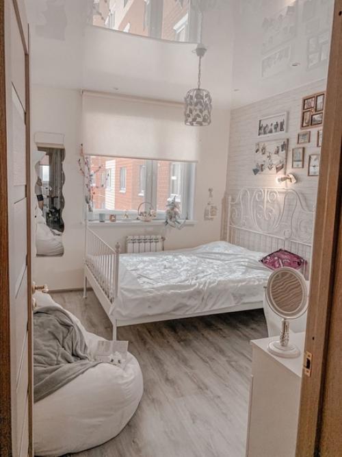 Вот такой уютный ремонт у нас в комнате дочери получился. 01