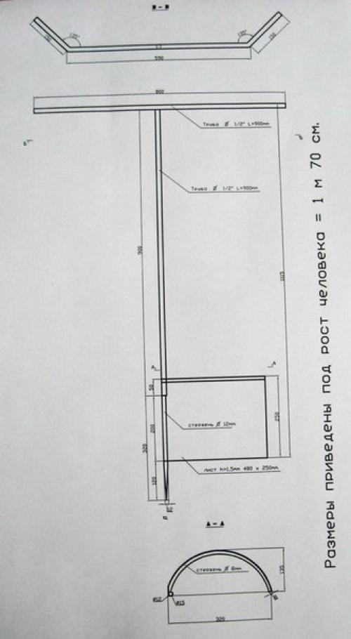 Чудо - лопата.  Конструкция отличается от обычной лопаты нетрадиционным расположением лемеха - сбоку от держателя. 01