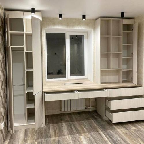 Оборудовали рабочее место в детской комнате. 01