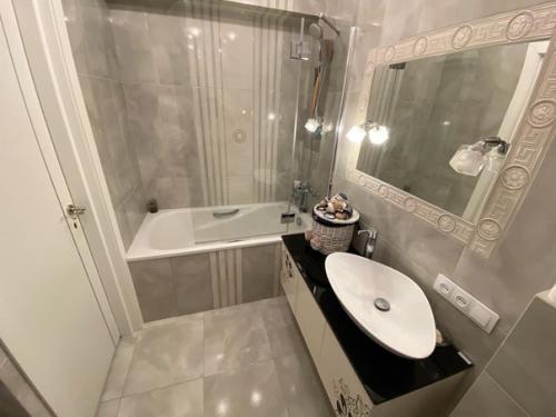 Недавно заехали.  Душка после капитального ремонта. 06