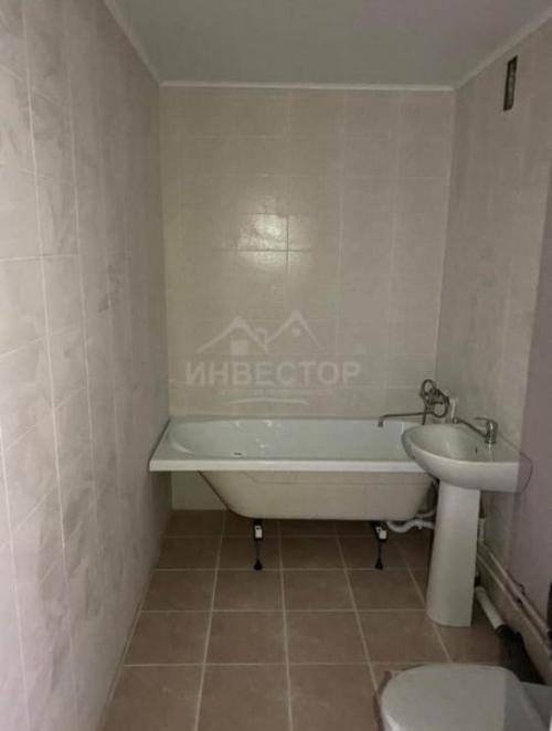 Привет.  Хочу поставить подвесной унитаз в ванной комнате. 02