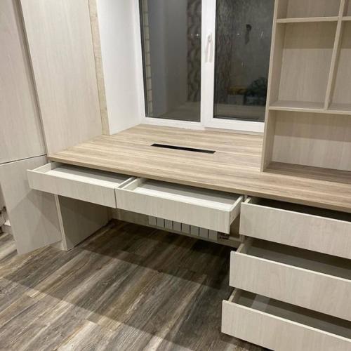 Оборудовали рабочее место в детской комнате. 02