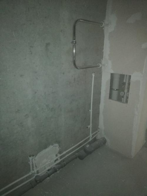 Привет.  Хочу поставить подвесной унитаз в ванной комнате. 01