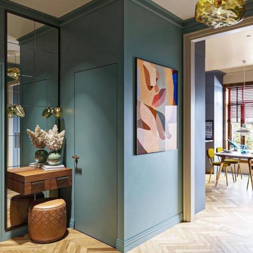 Насыщенный и яркий интерьер прихожей в квартире - все выглядит идеально и элегантно. 02