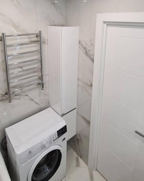 Небольшой обзор ванной комнаты (170x170 см) с туалетом (90x90 см. 01