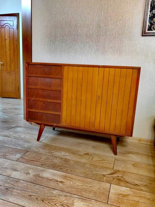 Приехал ко мне такой комодик, была большая надежда сохранить шпон, но увы. 05