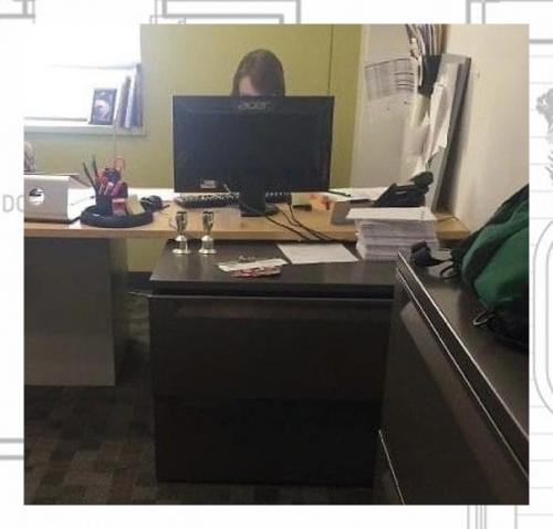 ВСЕ Удивляются, ЧТО Я Допоздна Засиживаюсь В Офисе. 01