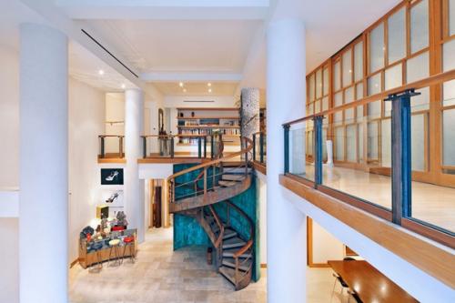 Эта двухэтажная квартира в Нью-йорке долго принадлежала Кире найтли и ее мужу Джеймсу райтону. 01