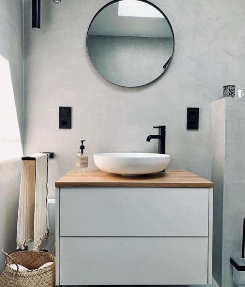 Закончили ремонтировать санузел. 01