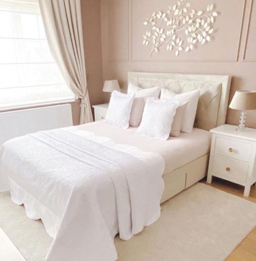 Спальня готова.  Решила сделать ее очень светлой и нежной. 01