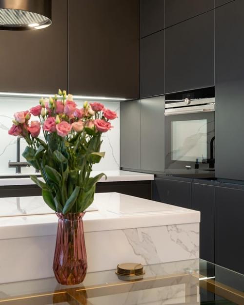 Кухня - гостиная.  Остальные комнаты также закончили, но еще декор будет, так что обязательно скину фото всей реализации. 03