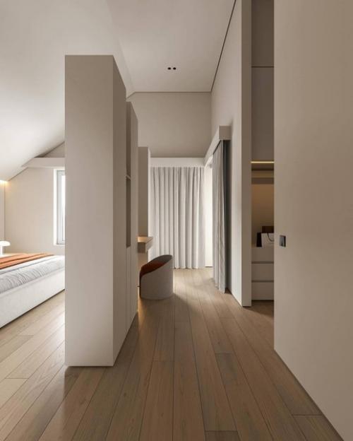 Мастер спальня в светлых тонах в загородном доме. 07