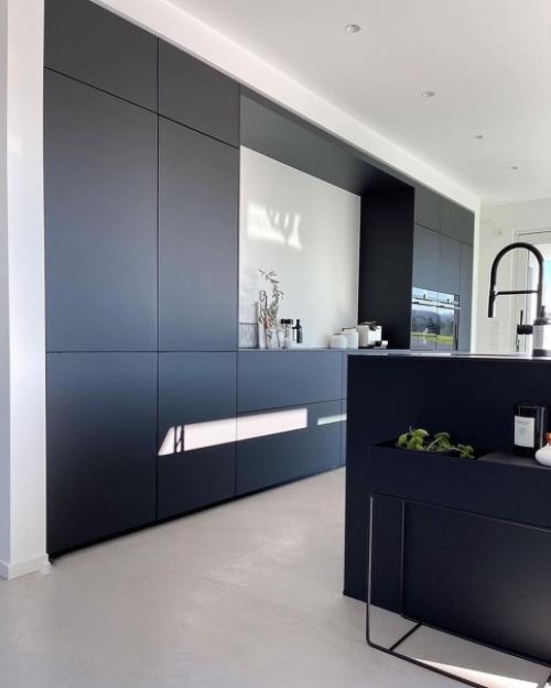 Современный нейтральный интерьер с черными акцентами. 07