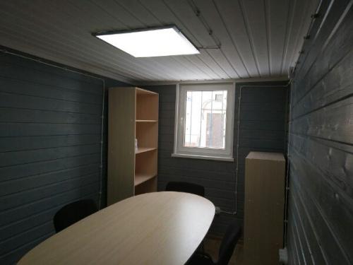 В загородном поселке, была задача, из старого вагончика сделать офис для товарищества собственников. 01