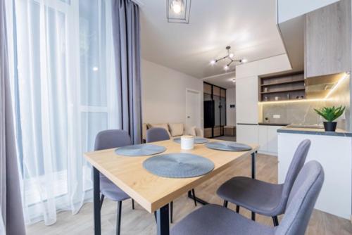 В этом интерьере дизайнер очень грамотно поработал с цветовой гаммой. 01