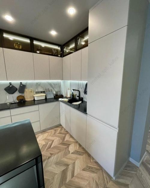 Кухня - гостиная в современном стиле в идеальном строительном исполнении. 05