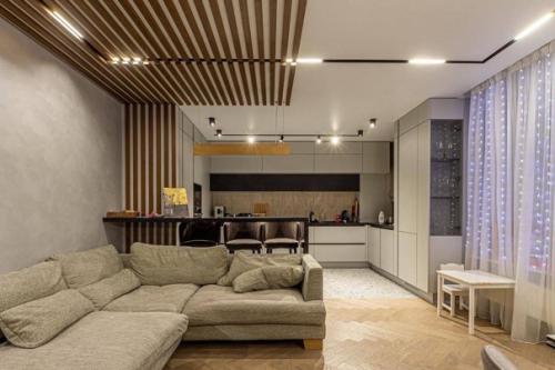 Разбираем 5 зон освещения для кухни - гостиной на фото - мы рассказываем про функционал каждой. 02