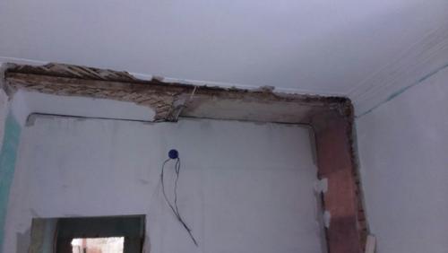 Подскажите, как обыграть потолок и пол? 01