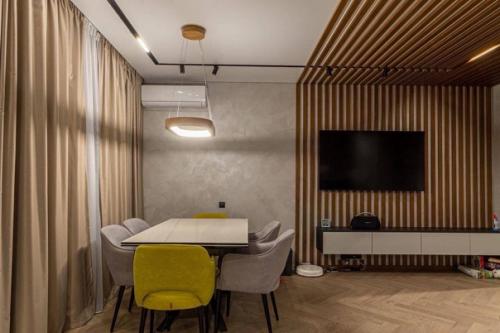 Разбираем 5 зон освещения для кухни - гостиной на фото - мы рассказываем про функционал каждой. 01