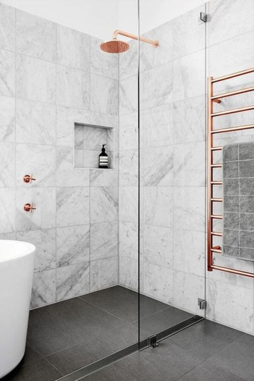 Думаете, что мрамор уместен , внимание, только в кухне или в ванной комнате? 04