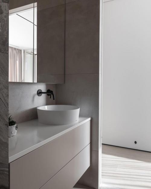 Стильный интерьер санузла с душевой площадью 3, 8 кв. 04