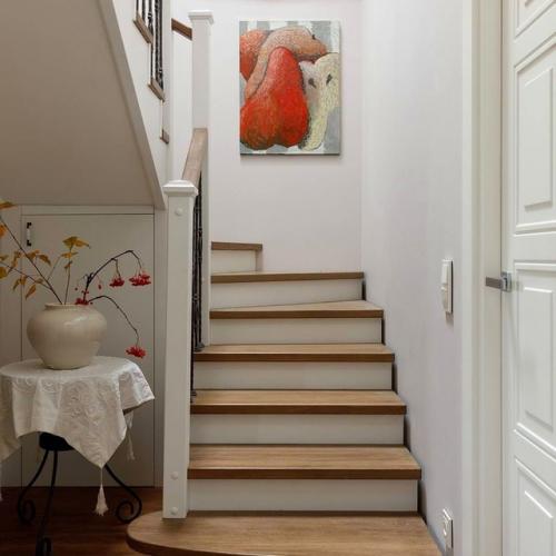 Насыщенный интерьер уютного домика. 07