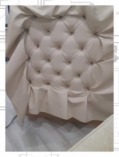 Деревянная кровать может придать вашей спальне стиль, элегантность и характер благодаря своему внешнему виду. 02