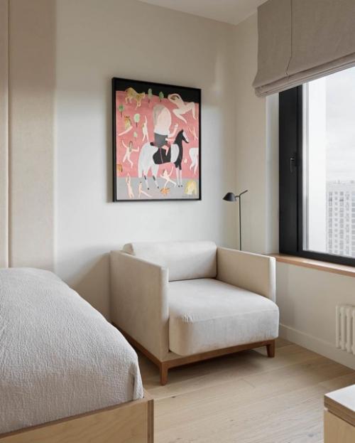 В изначальную планировку внесли одно значимое изменение - отказались от второй ванной комнаты в пользу довольно просторной гардеробной при входе. 07