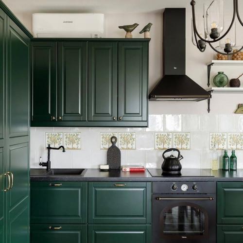 Насыщенный интерьер уютного домика. 05