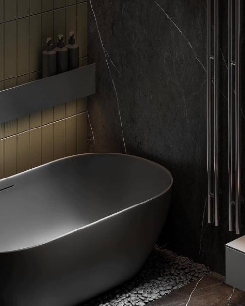 Магический тёмный интерьер ванной комнаты с оригинальным декором и сантехникой. 04