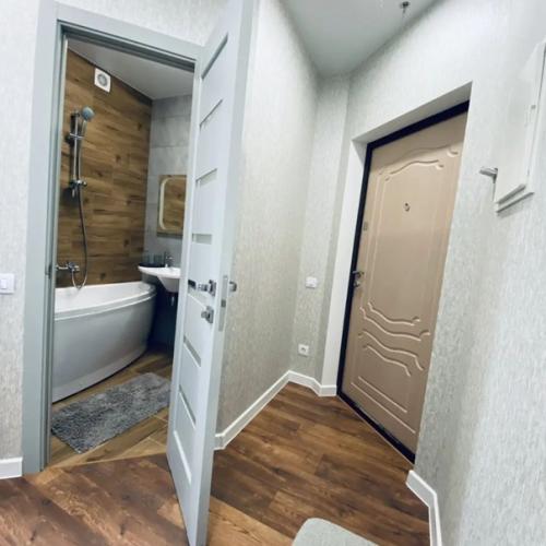 И мы тоже закончили капитальный ремонт квартиры. 08