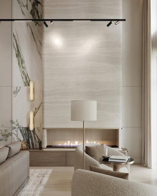 Светлая гостиная с высокими потолками в частном доме. 02