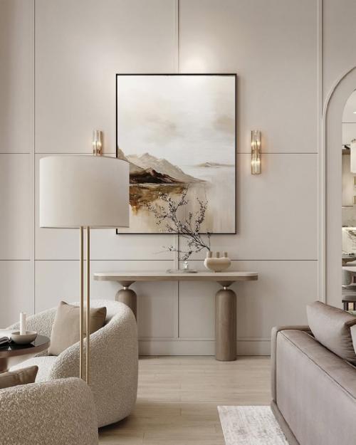 Светлая гостиная с высокими потолками в частном доме. 07