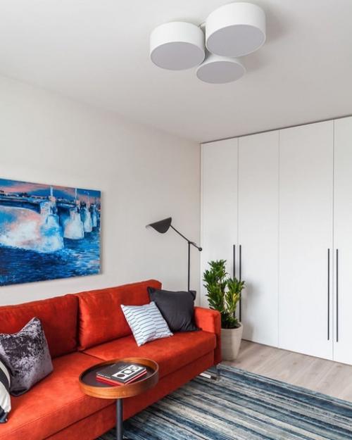 Изолированная кухня, гостиная, спальня, ванная, продуманные системы хранения - здесь поместилось все. 04